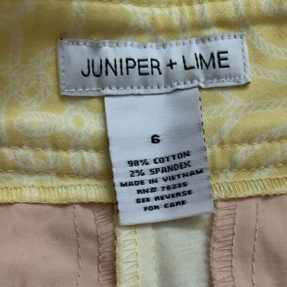 Juniper + Lime Yellow and White Geometric Shorts - Picture 4 of 10